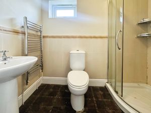 Ensuite 2- click for photo gallery